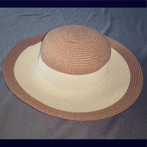 👒Super Cute Straw Hat.